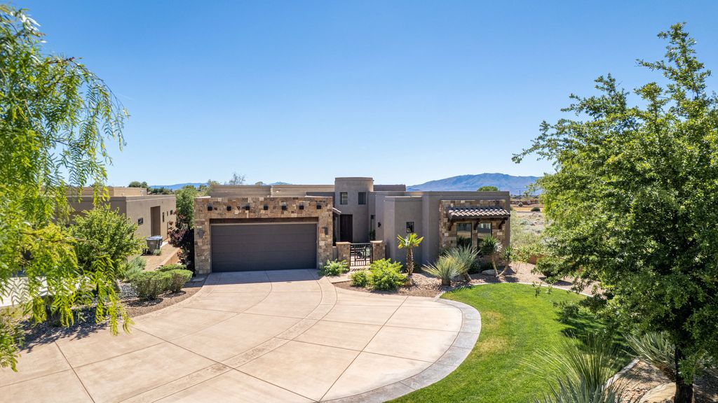 Photo of 1785 W RED CLOUD CIR, Saint George, UT 84770 (MLS # 2151538)