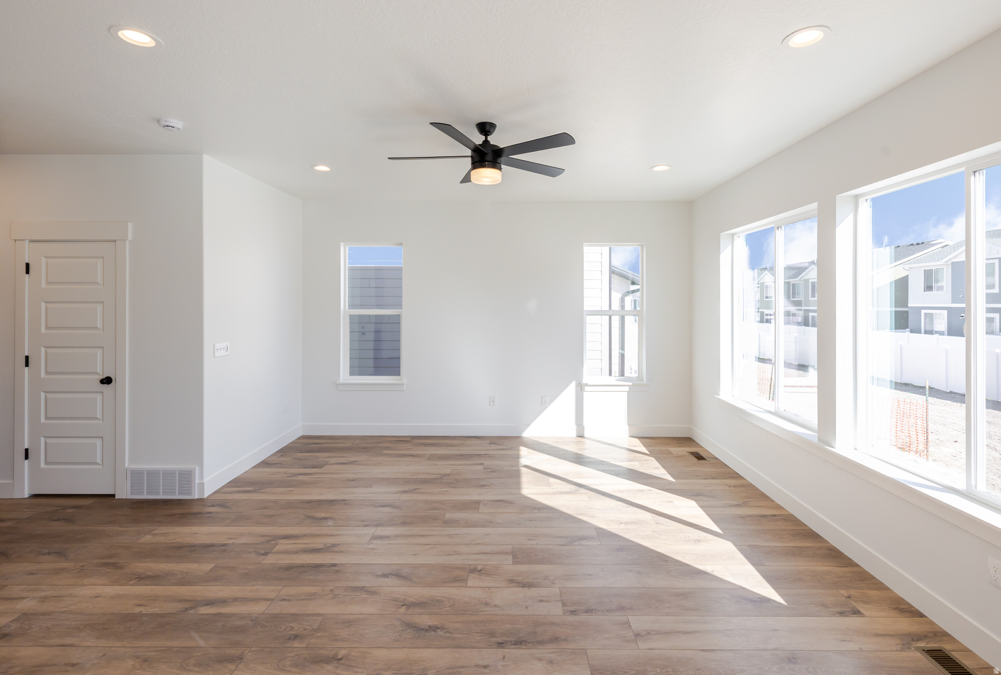 RIVER POINT - Residential