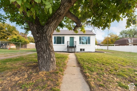 Photo of 165 S 100 E, Kaysville, UT 84037 (MLS # 2190448)