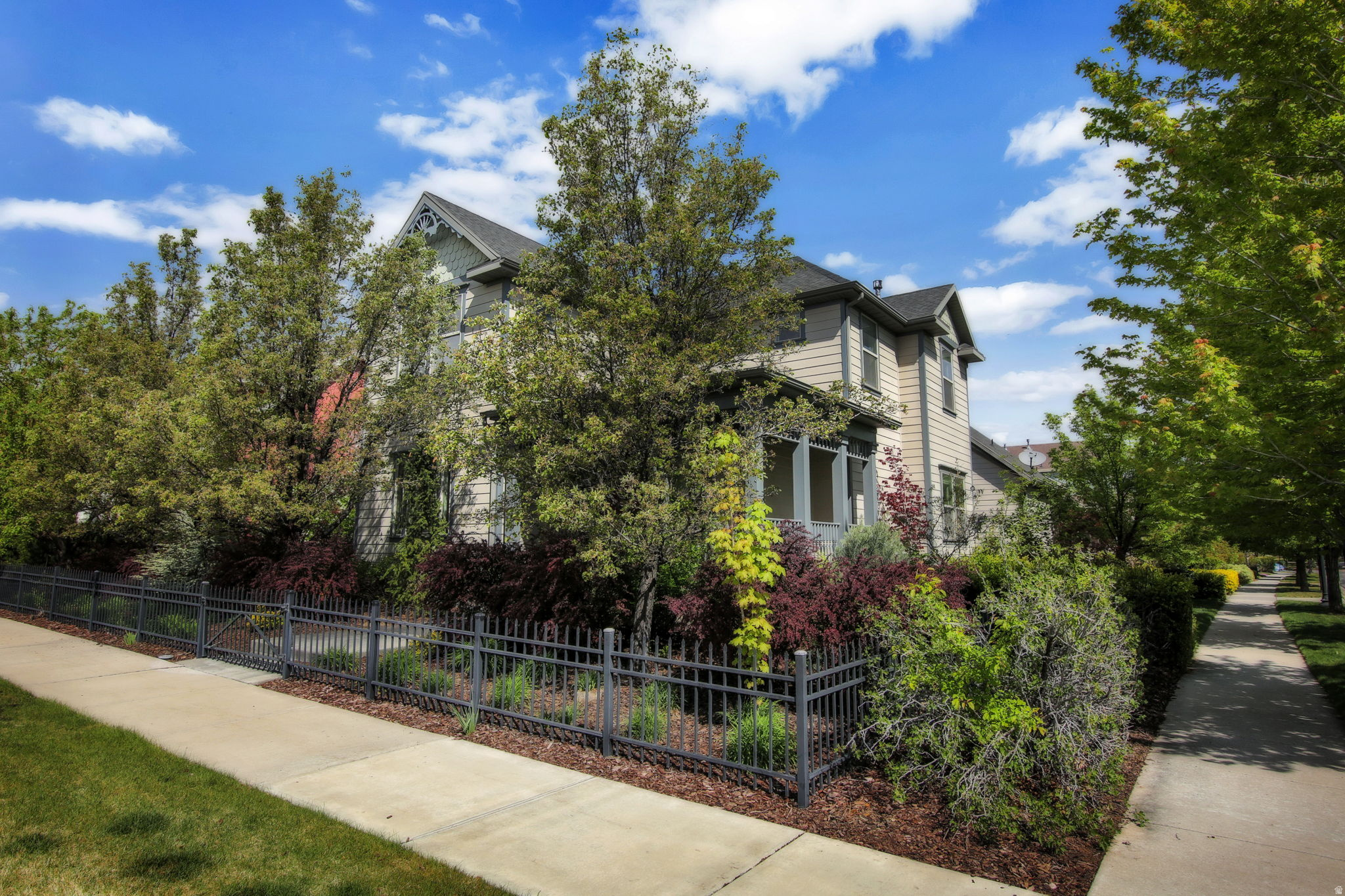 DAYBREAK - Residential