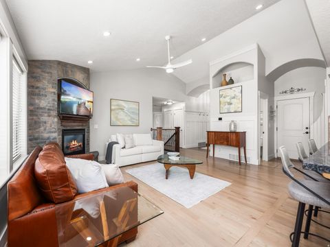 Tiny photo for 1183 E FOOTHILL DR S, Santaquin, UT 84655 (MLS # 2148920)