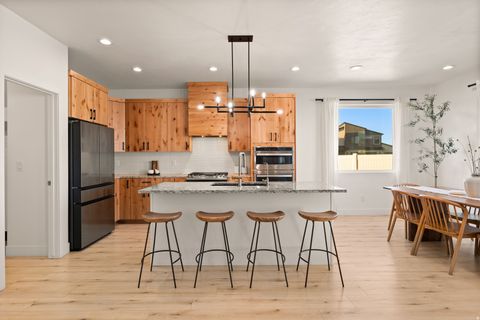 Tiny photo for 891 S 1000 W, American Fork, UT 84003 (MLS # 2142385)