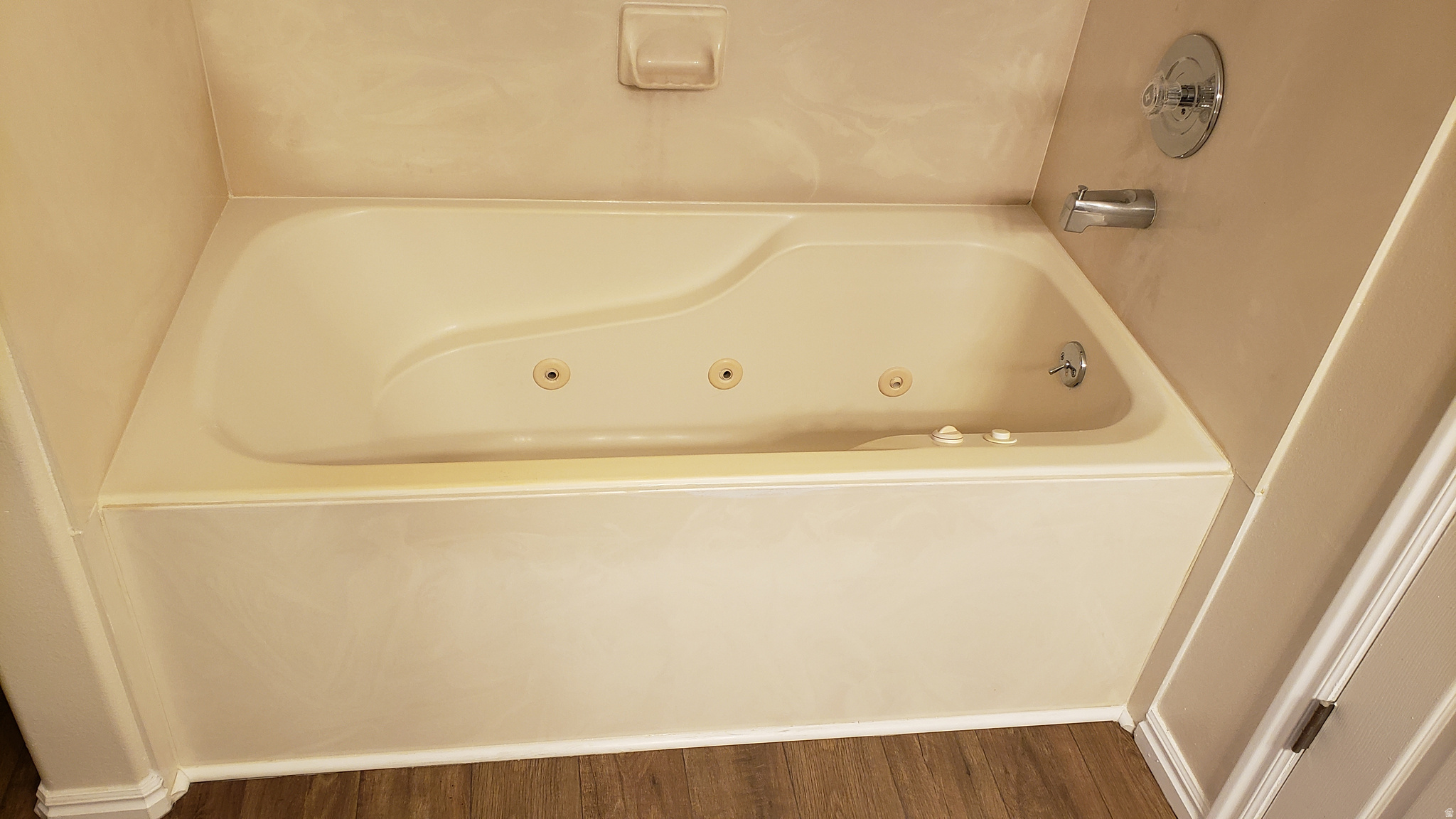 CHASE LANE - Residential