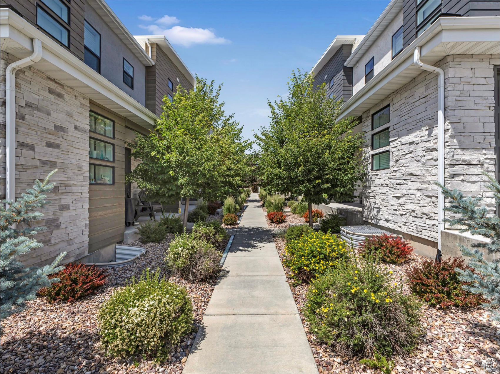 LOFTS AT SANDY - Residential