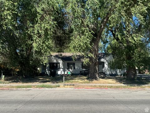 Photo of 261 N REDWOOD RD W #1, Salt Lake City, UT 84116 (MLS # 2105973) Photo of 261 N REDWOOD RD W #1, Salt Lake City, UT 84116 (MLS # 2105973)