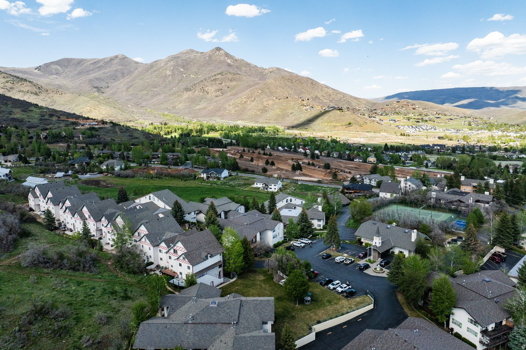 SWISS OAKS - Residential
