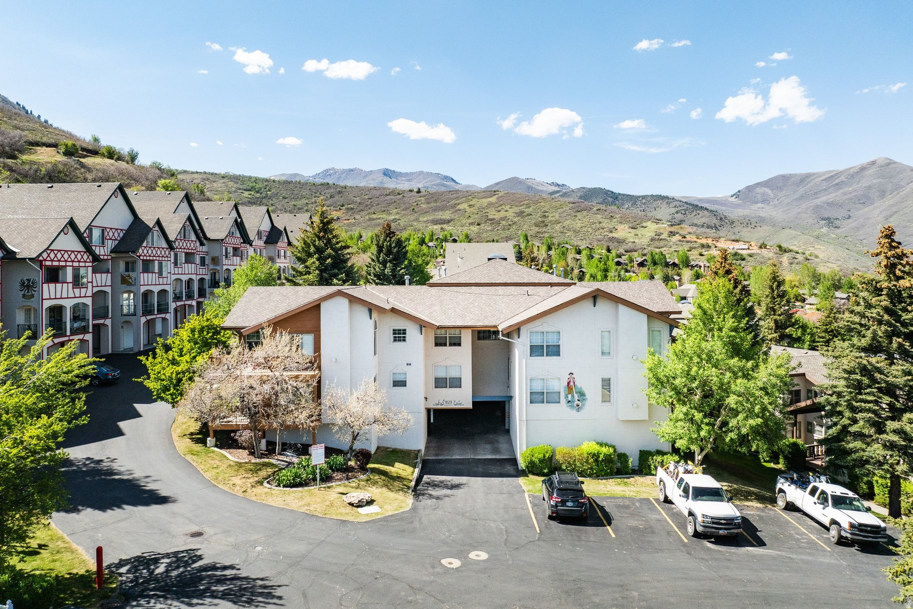 SWISS OAKS - Residential