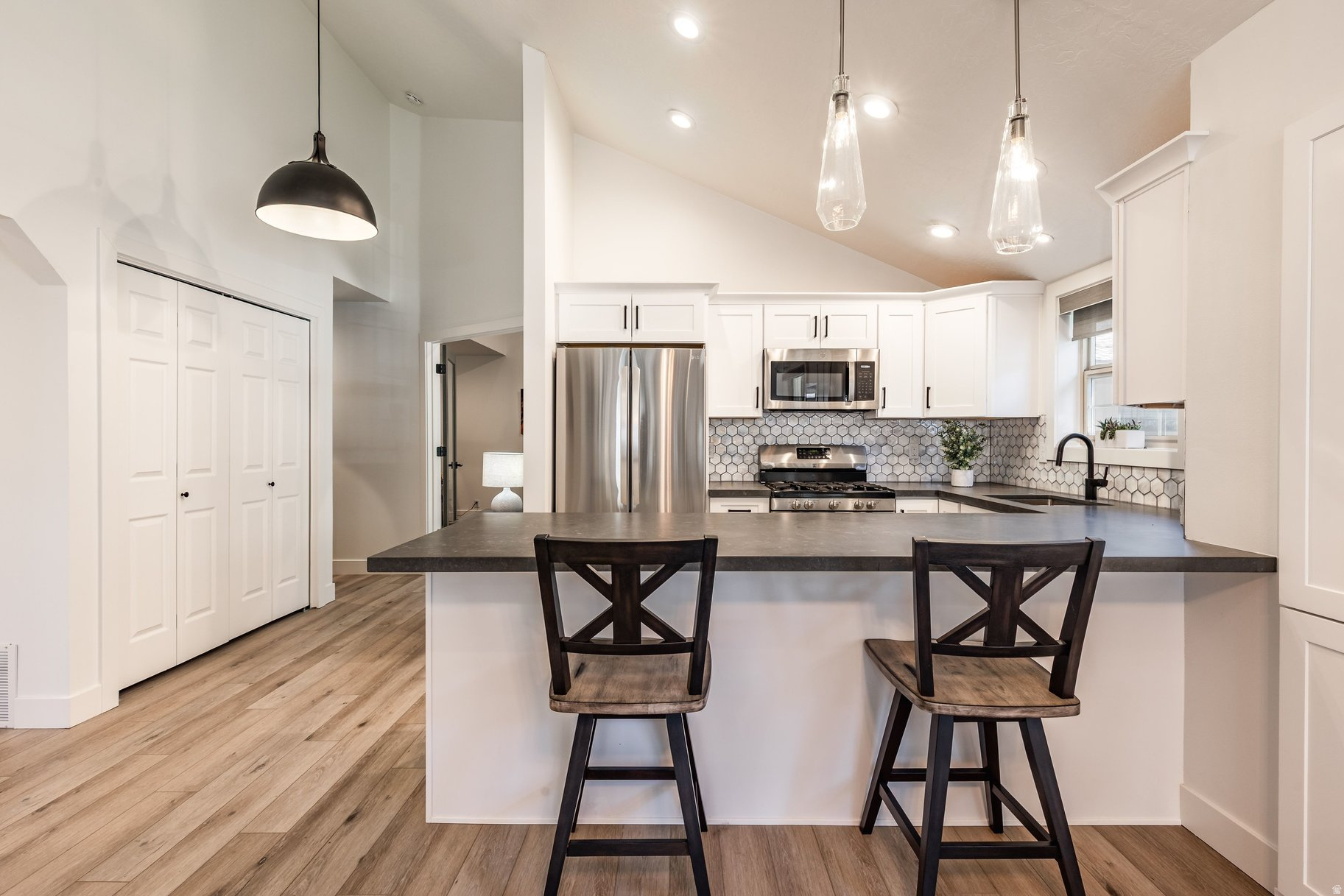 SWISS OAKS - Residential