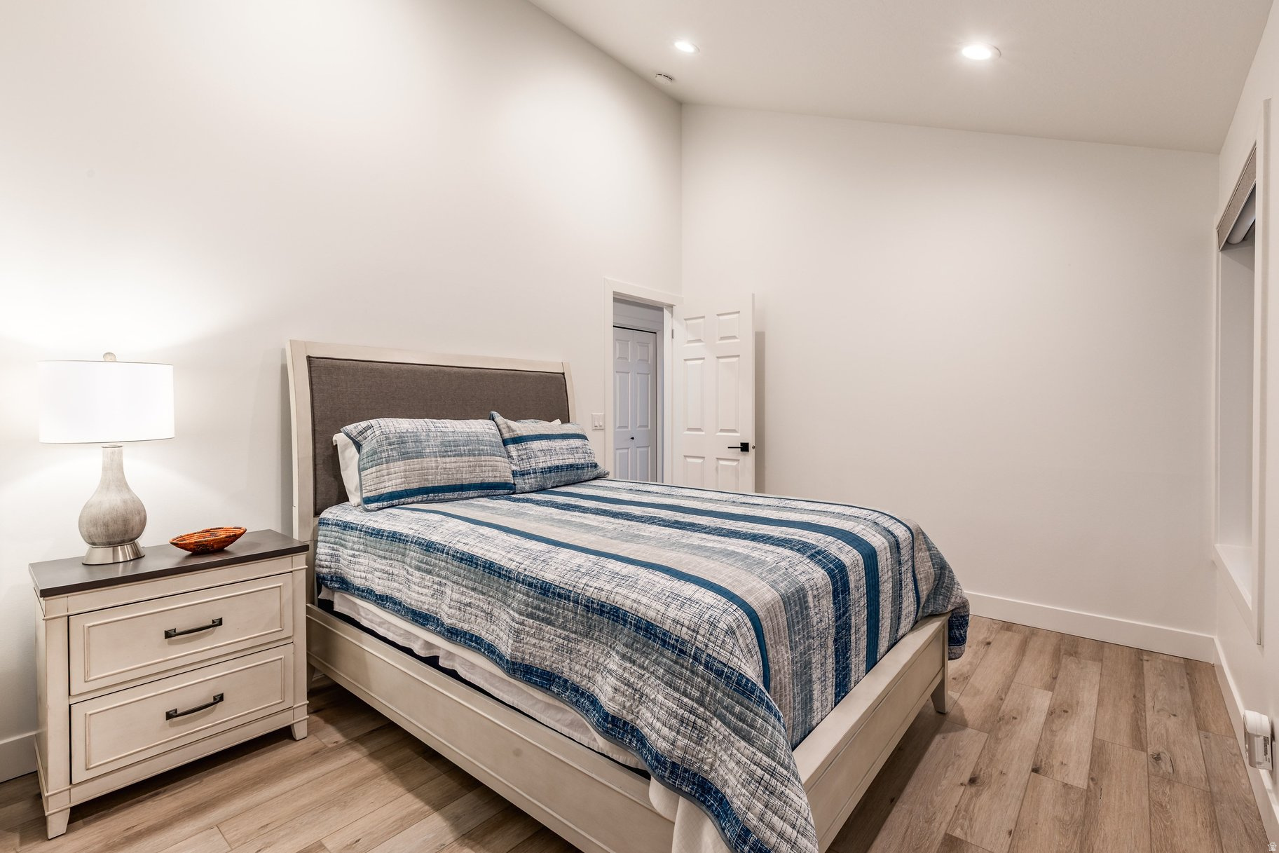 SWISS OAKS - Residential