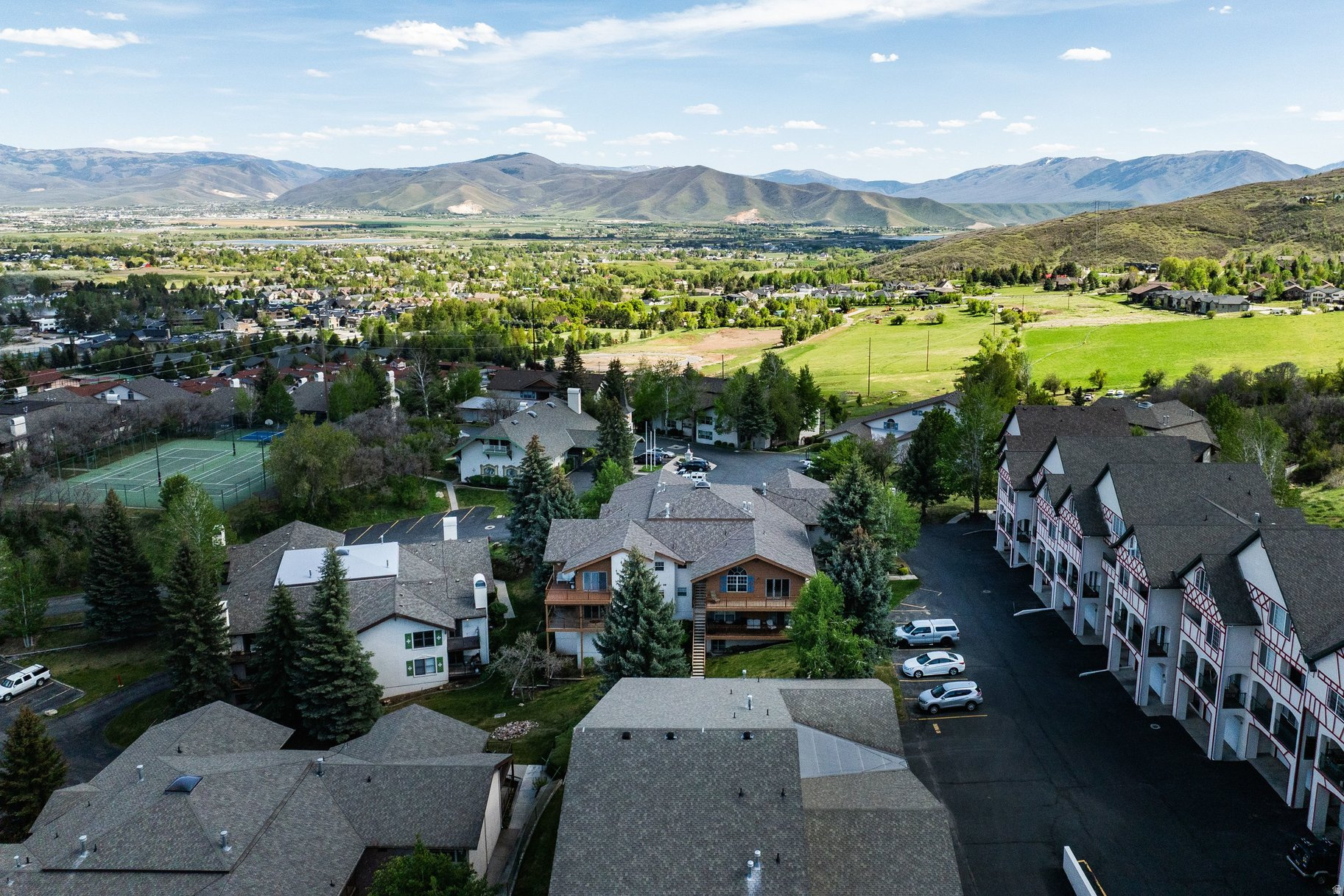 SWISS OAKS - Residential