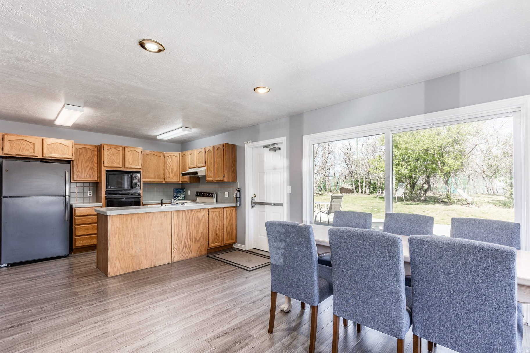 SWISS OAKS - Residential