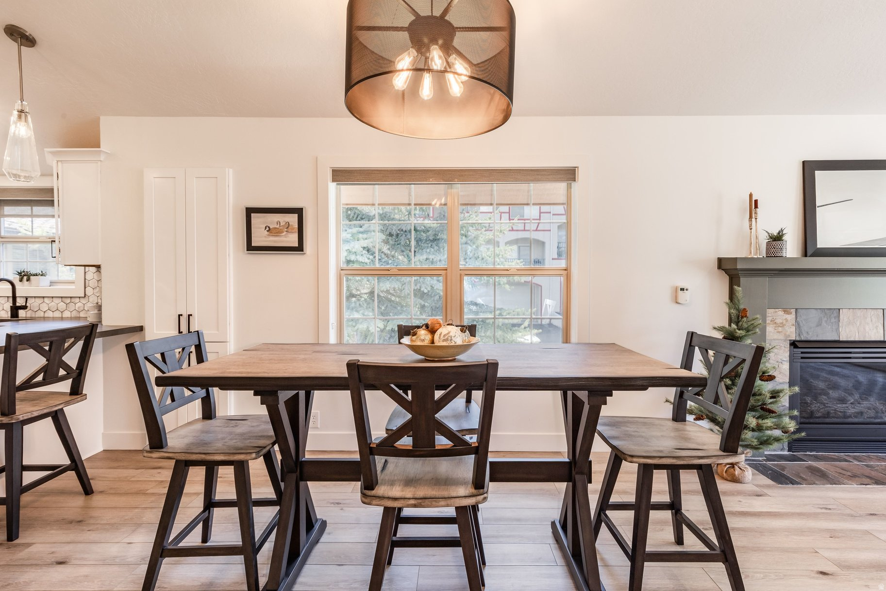 SWISS OAKS - Residential