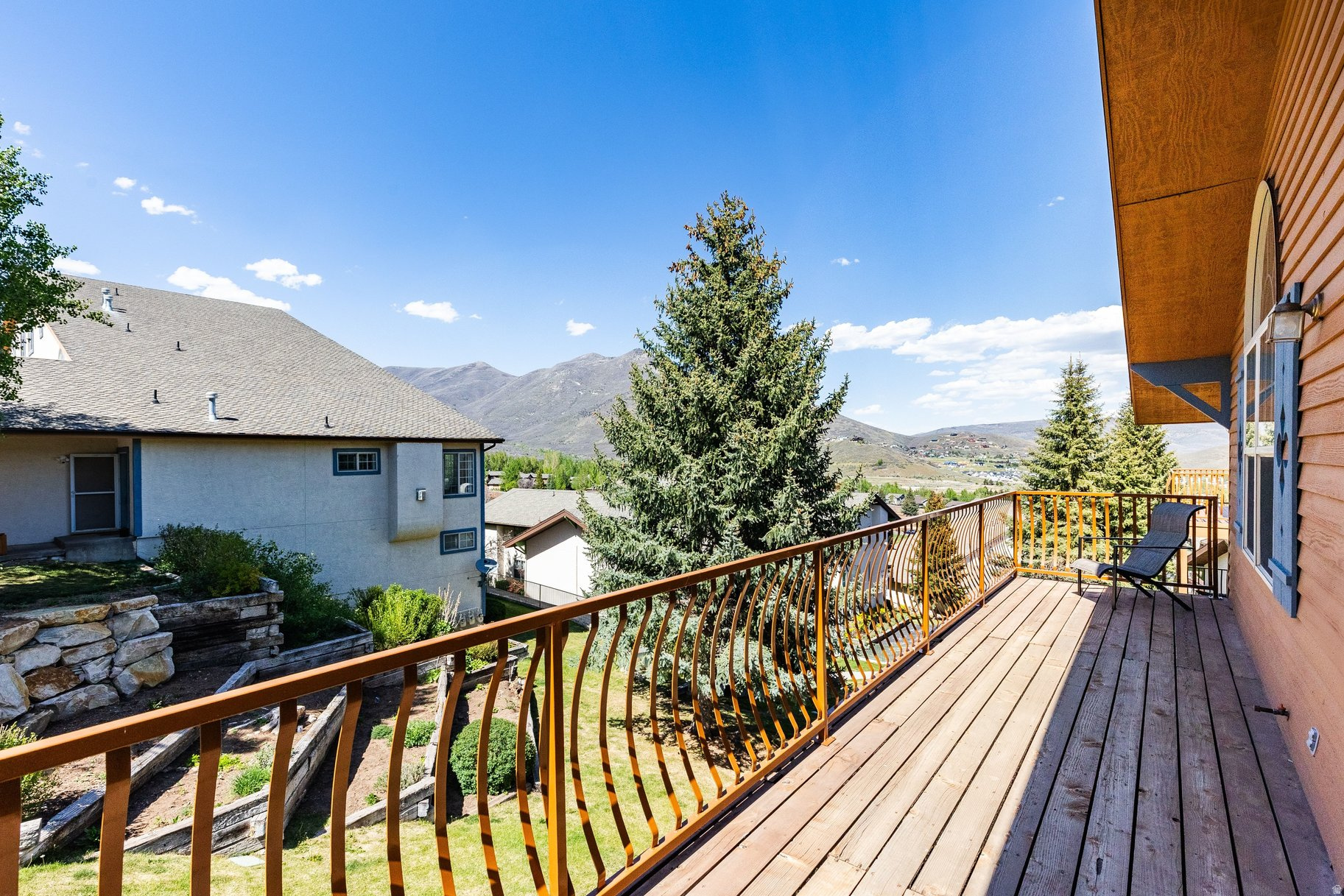 SWISS OAKS - Residential