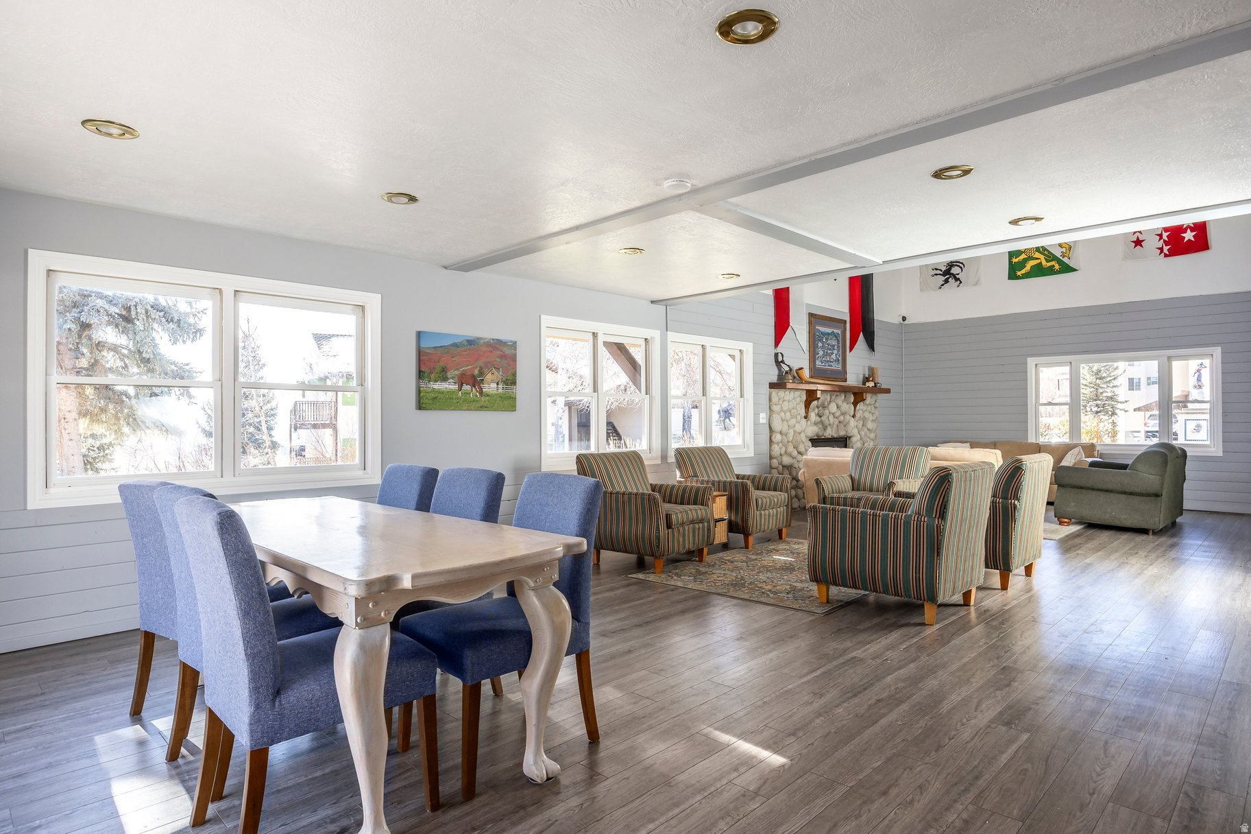 SWISS OAKS - Residential