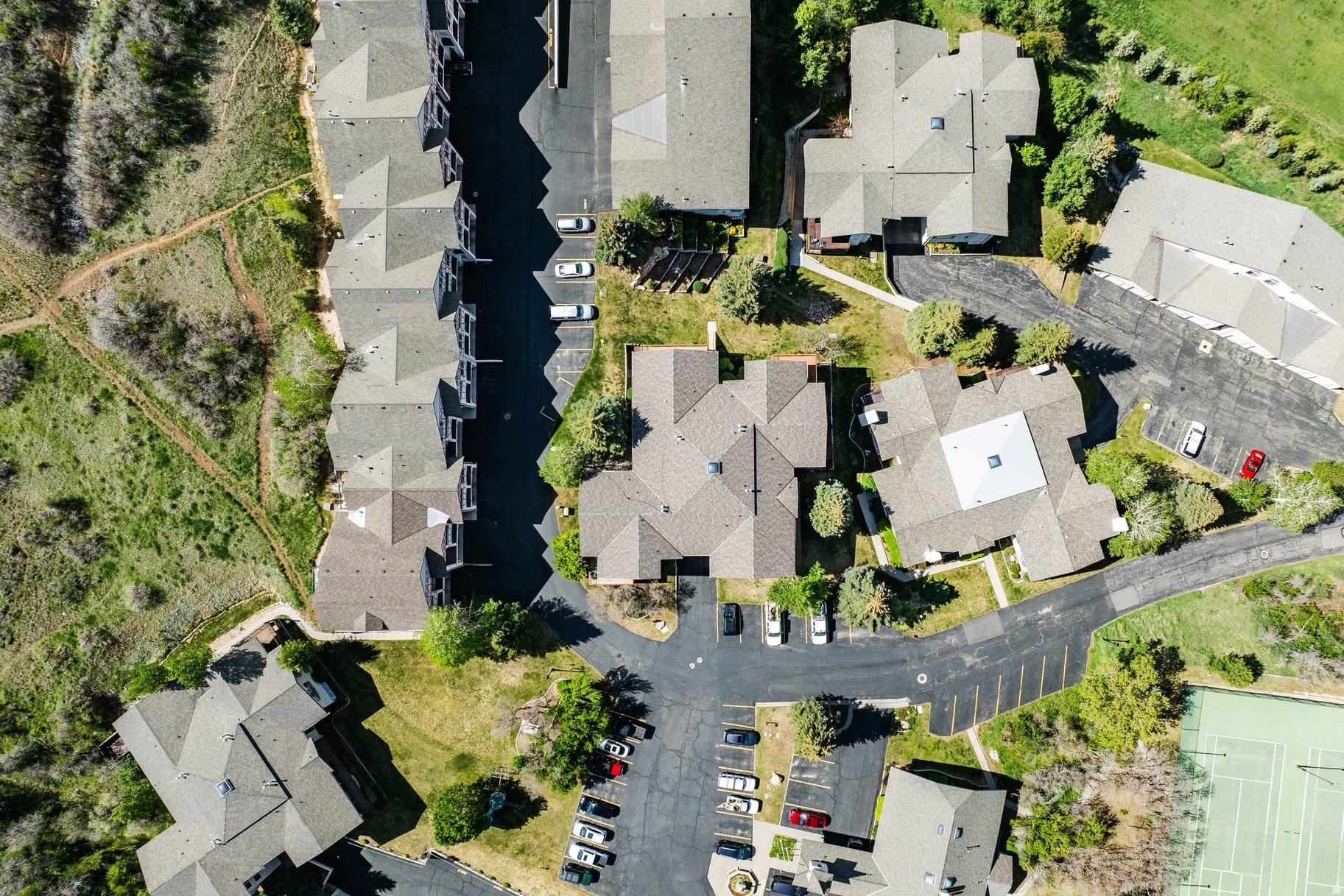 SWISS OAKS - Residential