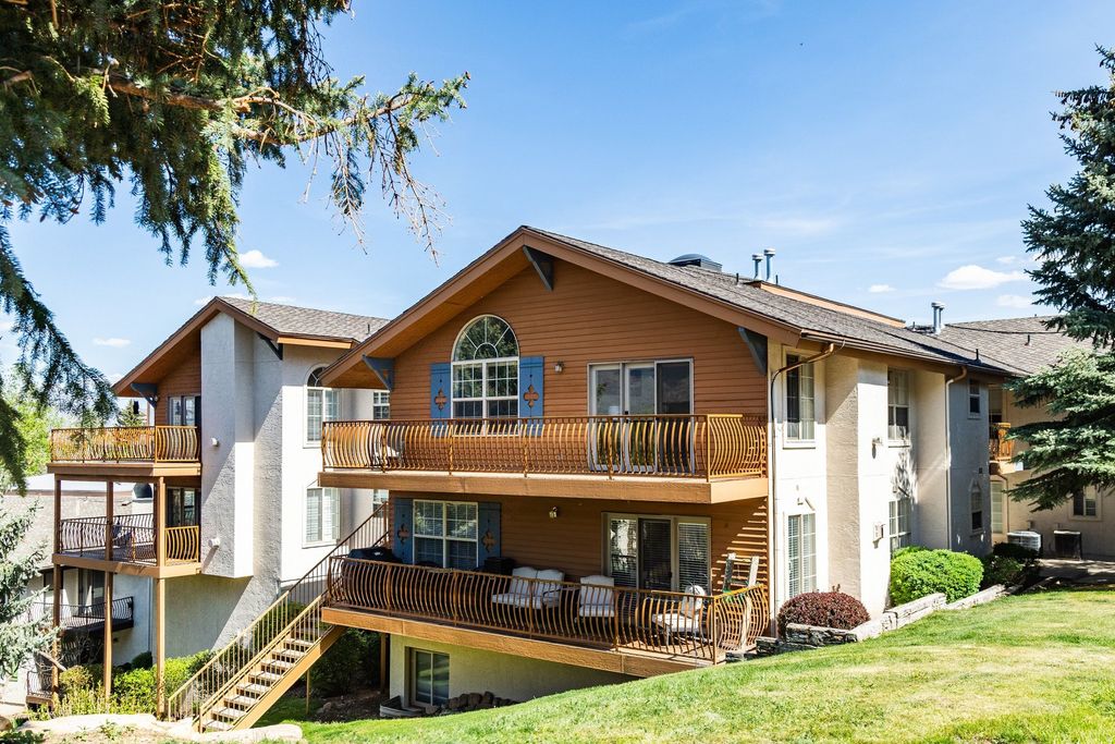Photo of 1029 ZERMATT DR #8, Midway, UT 84049 (MLS # 2157923)