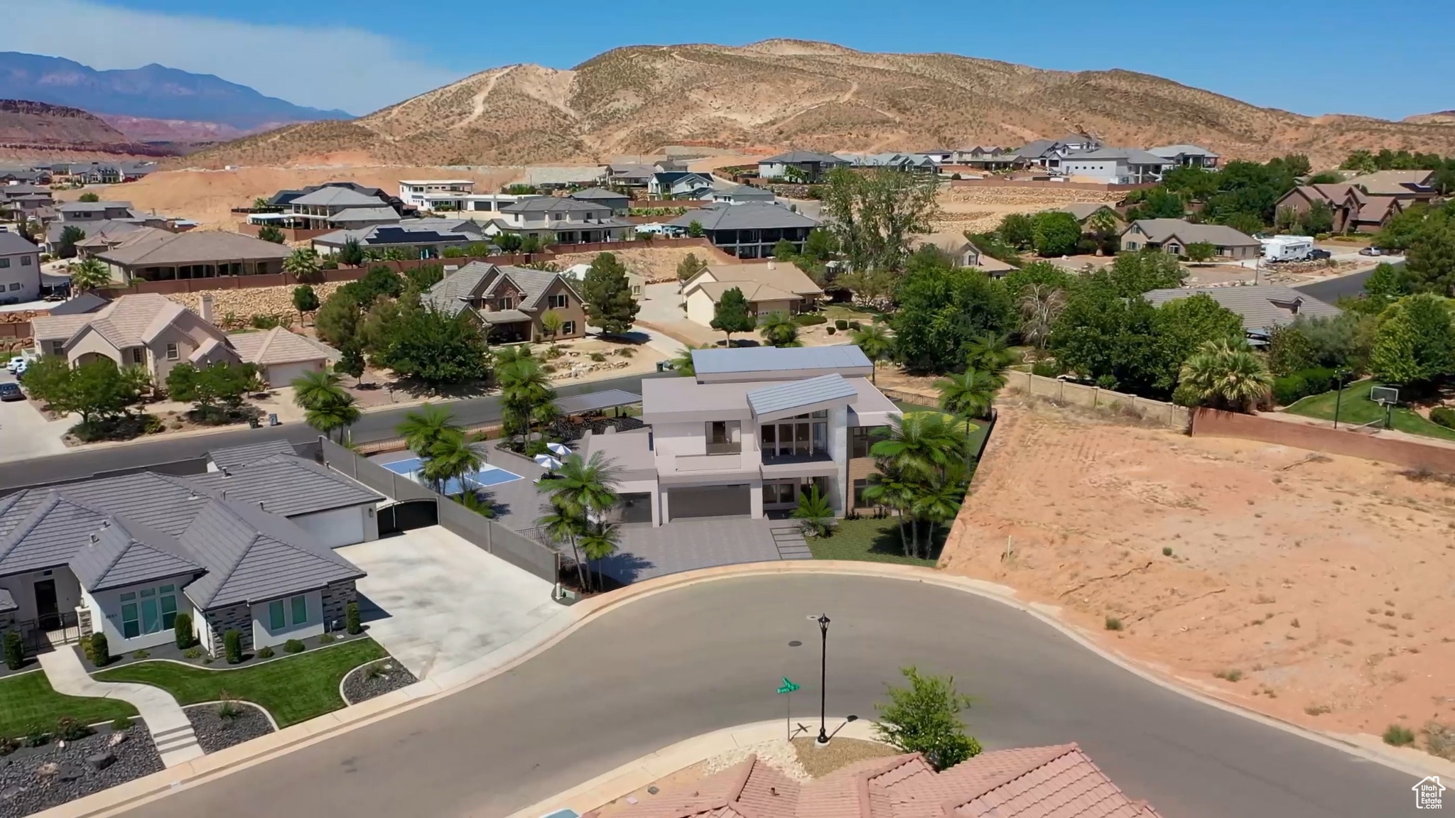 RUSTED HILLS - Residential