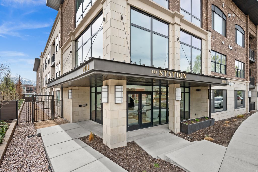 Photo of 2240 E LANEY AVE S #203, Holladay, UT 84117 (MLS # 2143617)