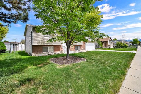 Tiny photo for 1890 W 2400 S, Syracuse, UT 84075 (MLS # 2154305)