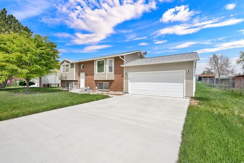 Tiny photo for 1890 W 2400 S, Syracuse, UT 84075 (MLS # 2154305)