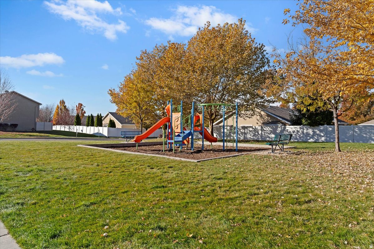 NEW TOWNE SQUARE - Residential