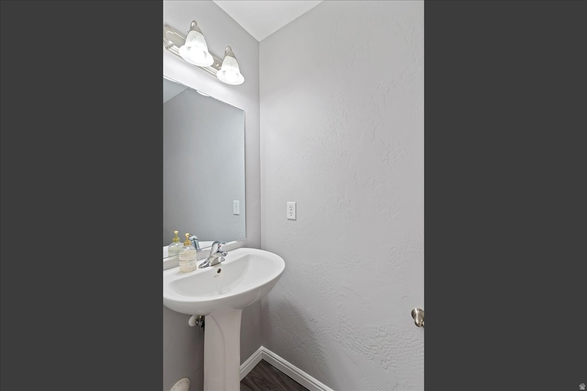 NEW TOWNE SQUARE - Residential