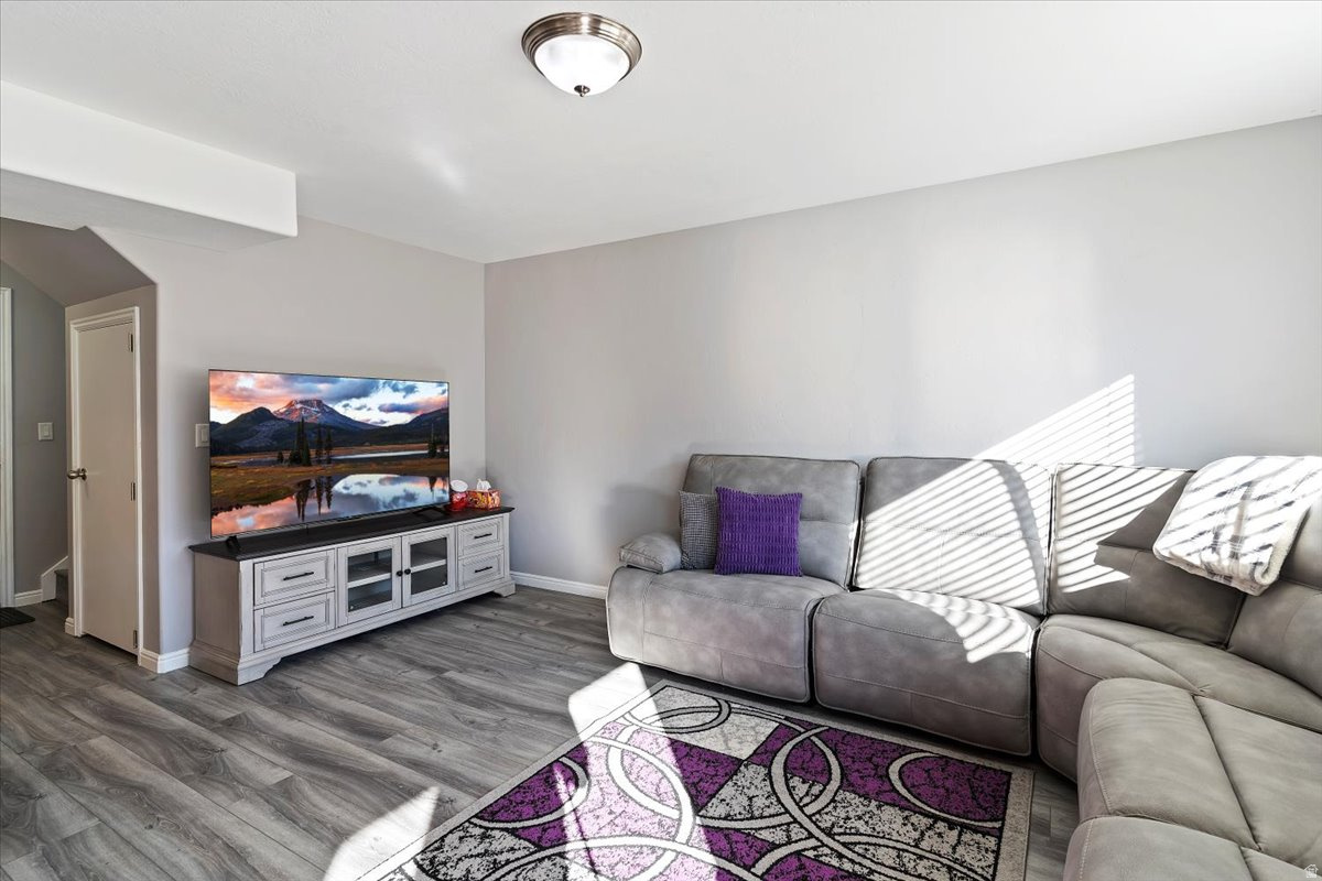 NEW TOWNE SQUARE - Residential