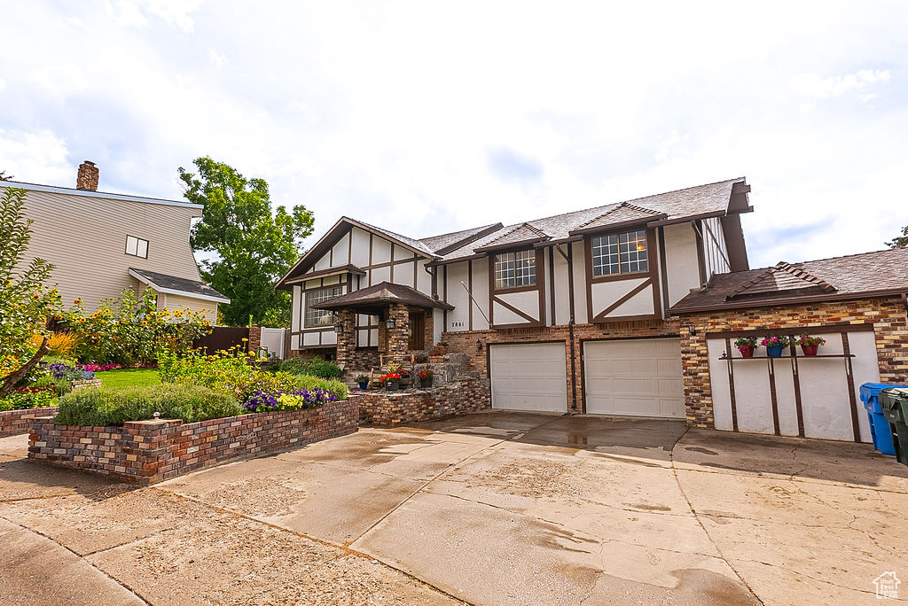 CRESVIEW PARK - Residential