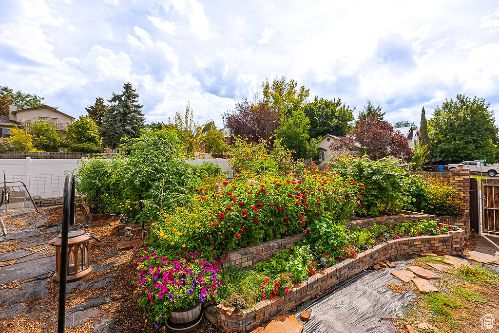 CRESVIEW PARK - Residential