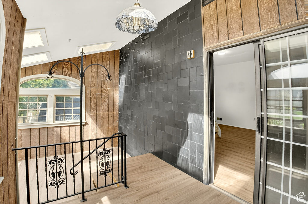 CRESVIEW PARK - Residential