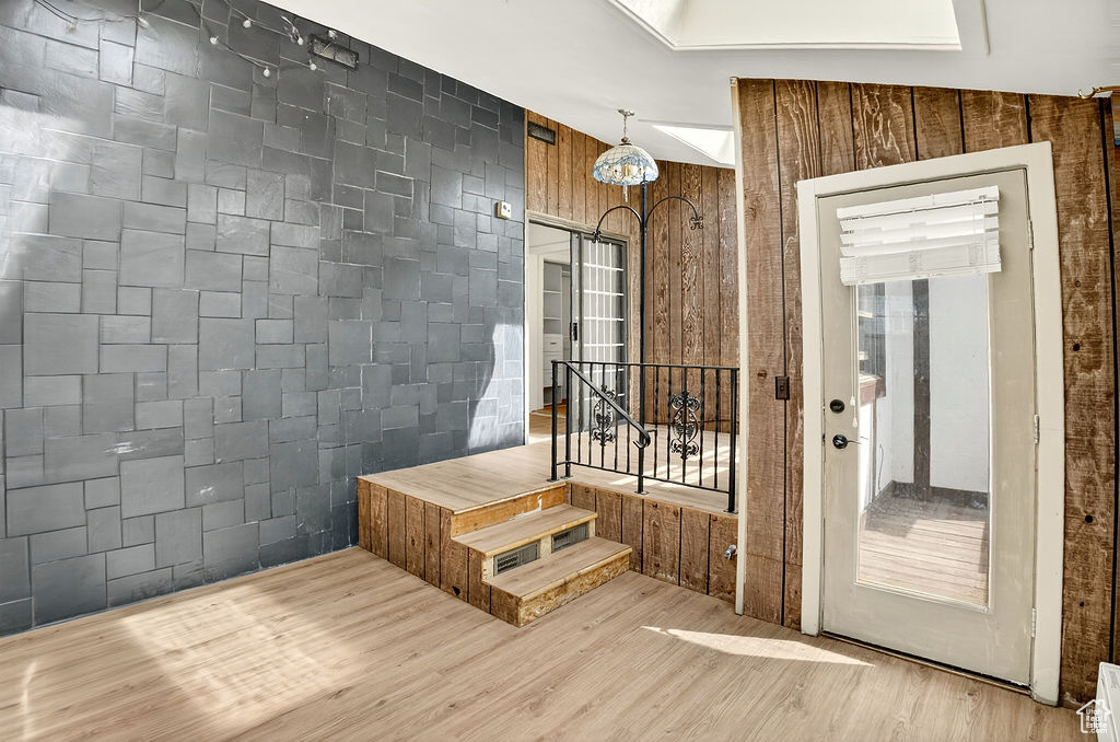 CRESVIEW PARK - Residential