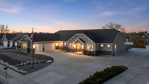 Photo of 278 E LARSEN LN, Harrisville, UT 84404 (MLS # 2147339)