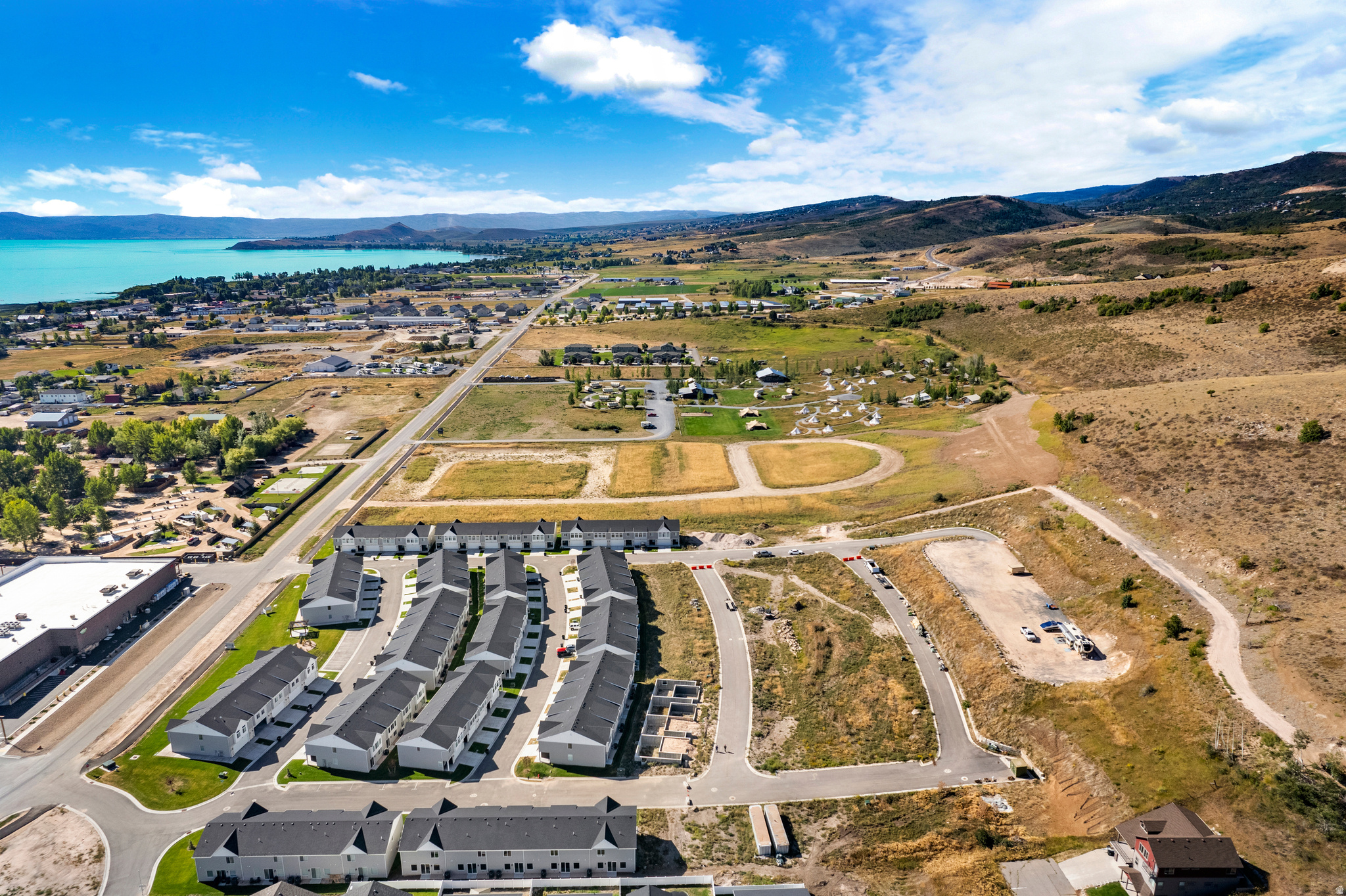 PARADISE PARKWAY - Residential