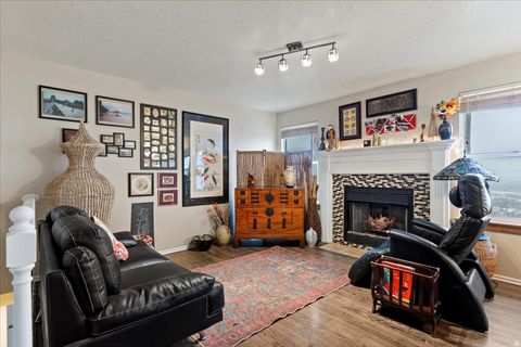 Tiny photo for 41 ACORN DR, North Salt Lake, UT 84054 (MLS # 2139291)