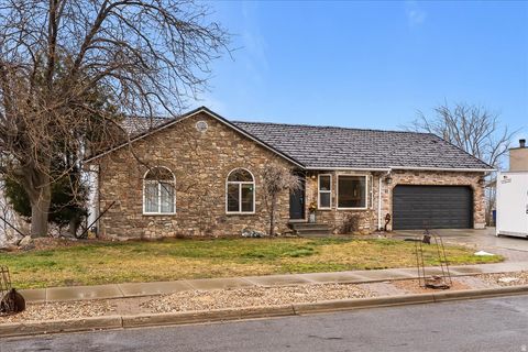 Photo of 41 ACORN DR, North Salt Lake, UT 84054 (MLS # 2139291)