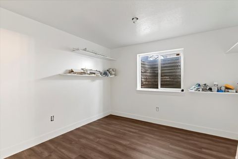 Tiny photo for 41 ACORN DR, North Salt Lake, UT 84054 (MLS # 2139291)