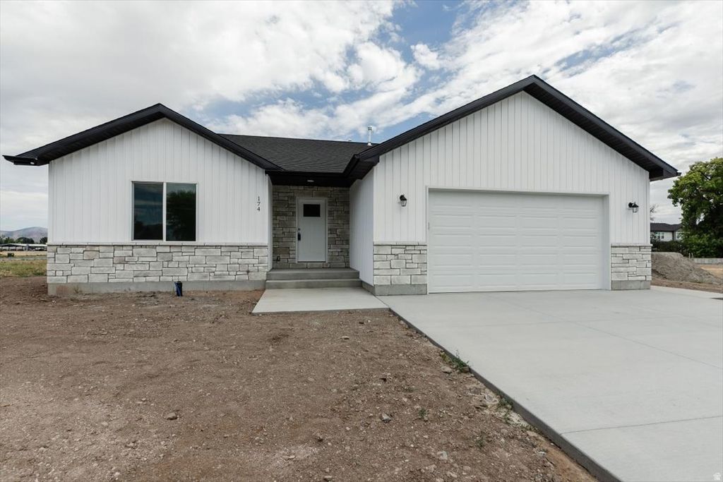Photo of 174 N 400 W, Preston, ID 83263 (MLS # 2148017)