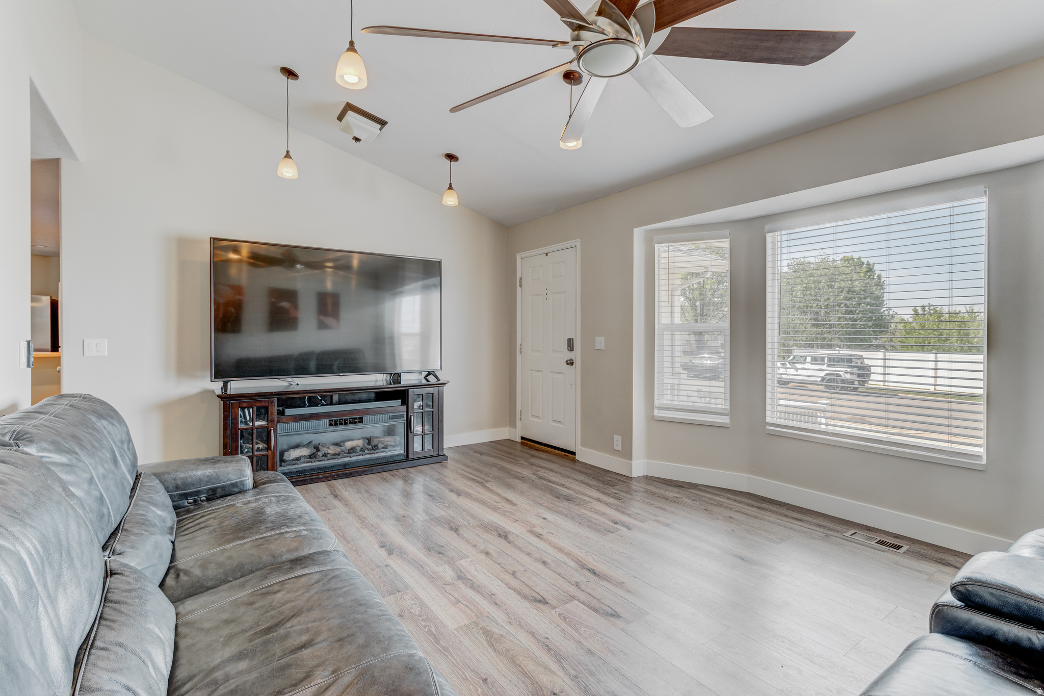 FOOTHILLS - Residential