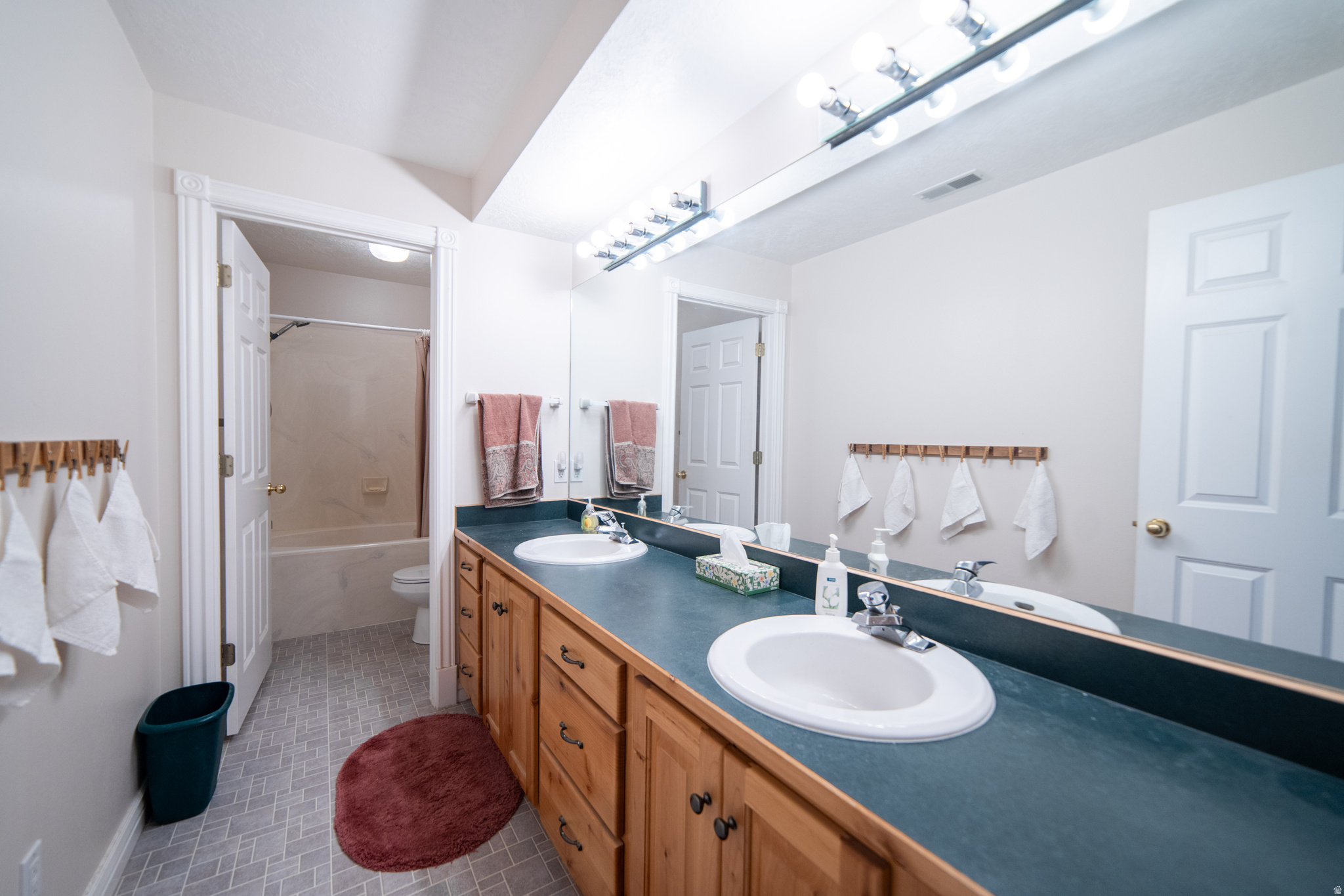 OAK RIDGE ESTATES - Residential