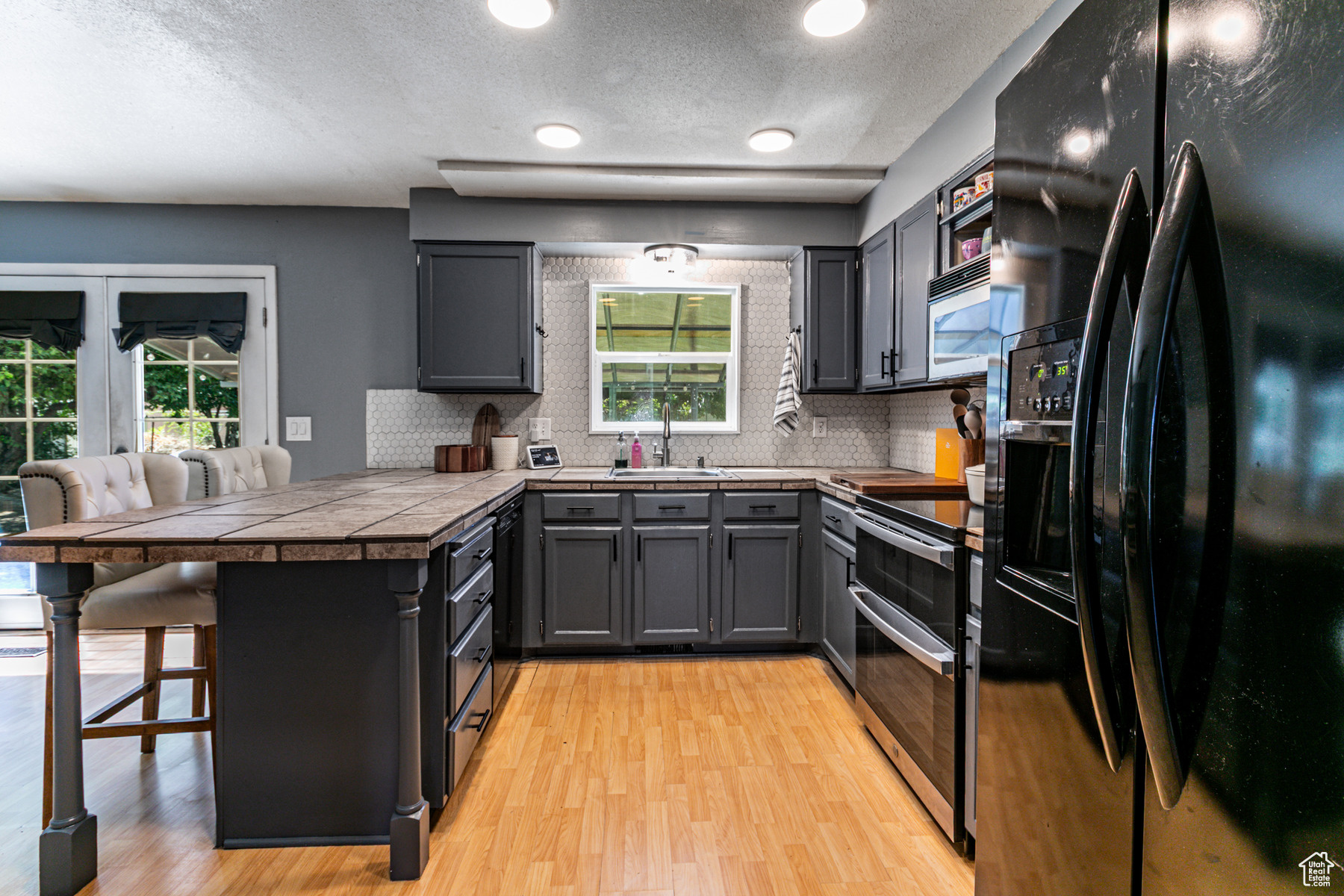 PIONEER ESTATES - Residential