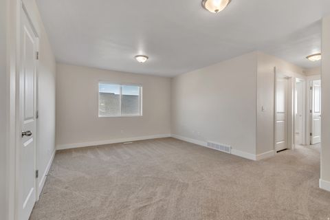 Tiny photo for 7982 N BRISTLECONE RD, Eagle Mountain, UT 84005 (MLS # 2142377)