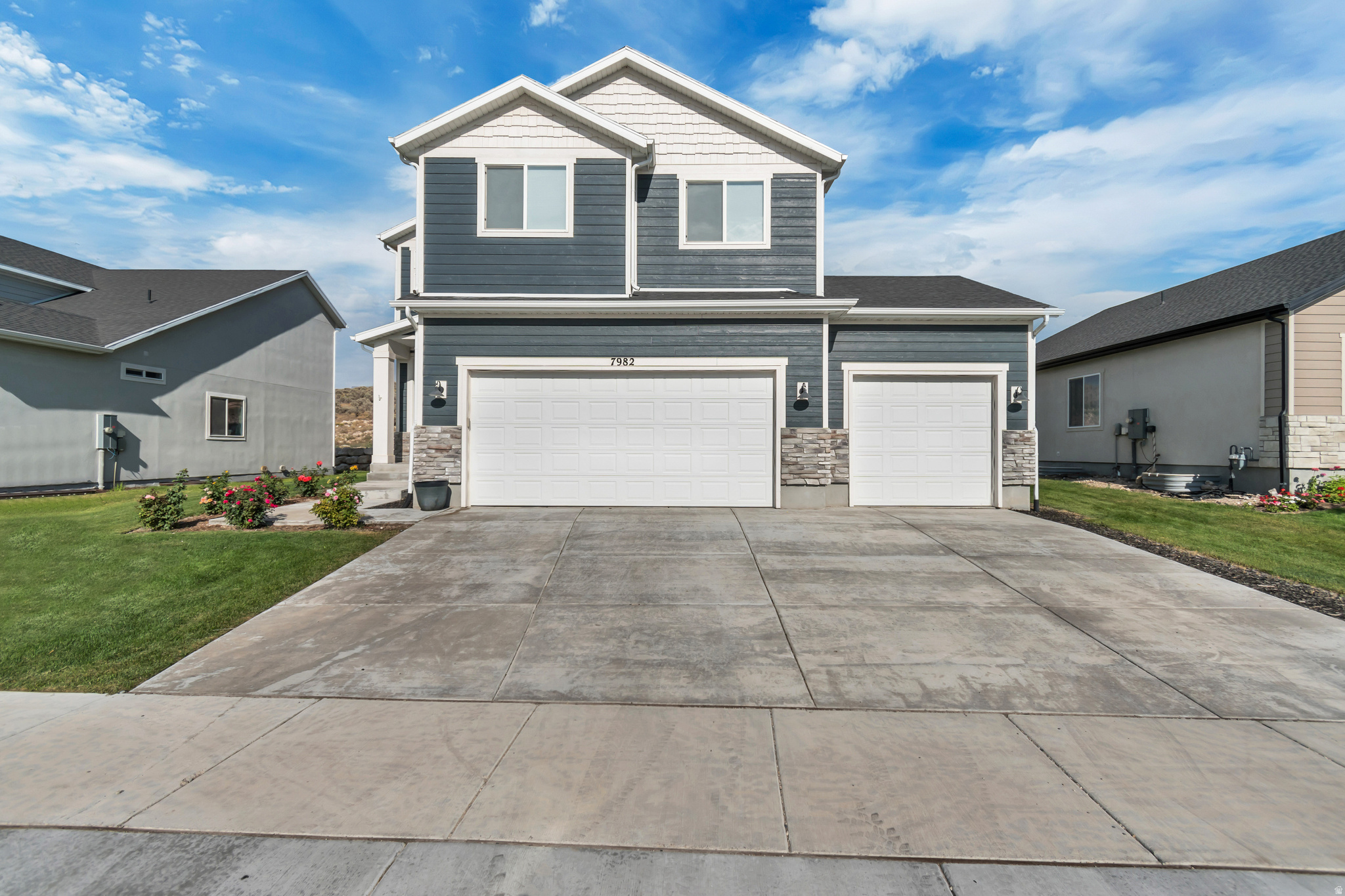 LONE TREE AT CIRCLE FIVE RANCH - Residential