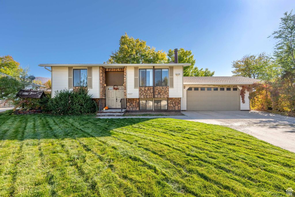Photo of 1137 W BROOK ST, Cedar City, UT 84721 (MLS # 2118912)
