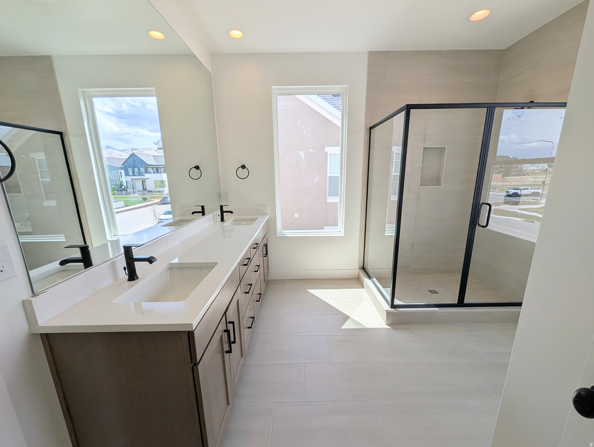 DAYBREAK - Residential