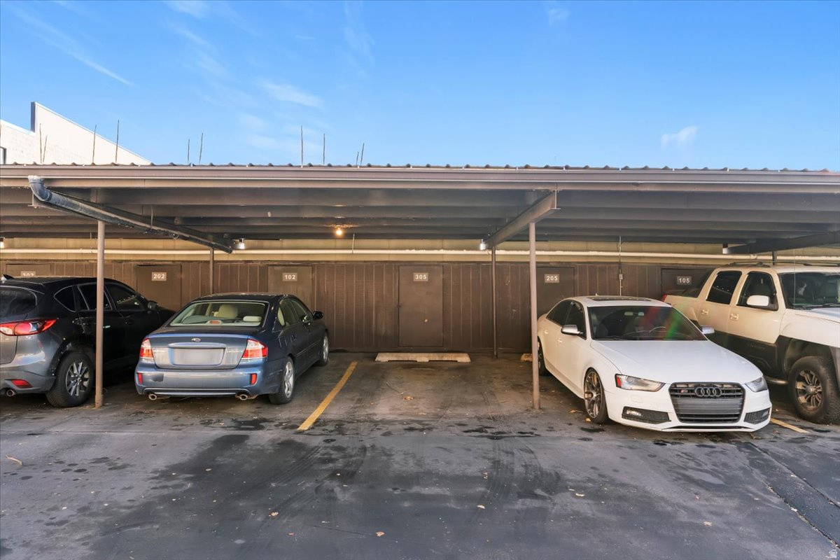 THE BOUNTIFUL MANOR - Residential