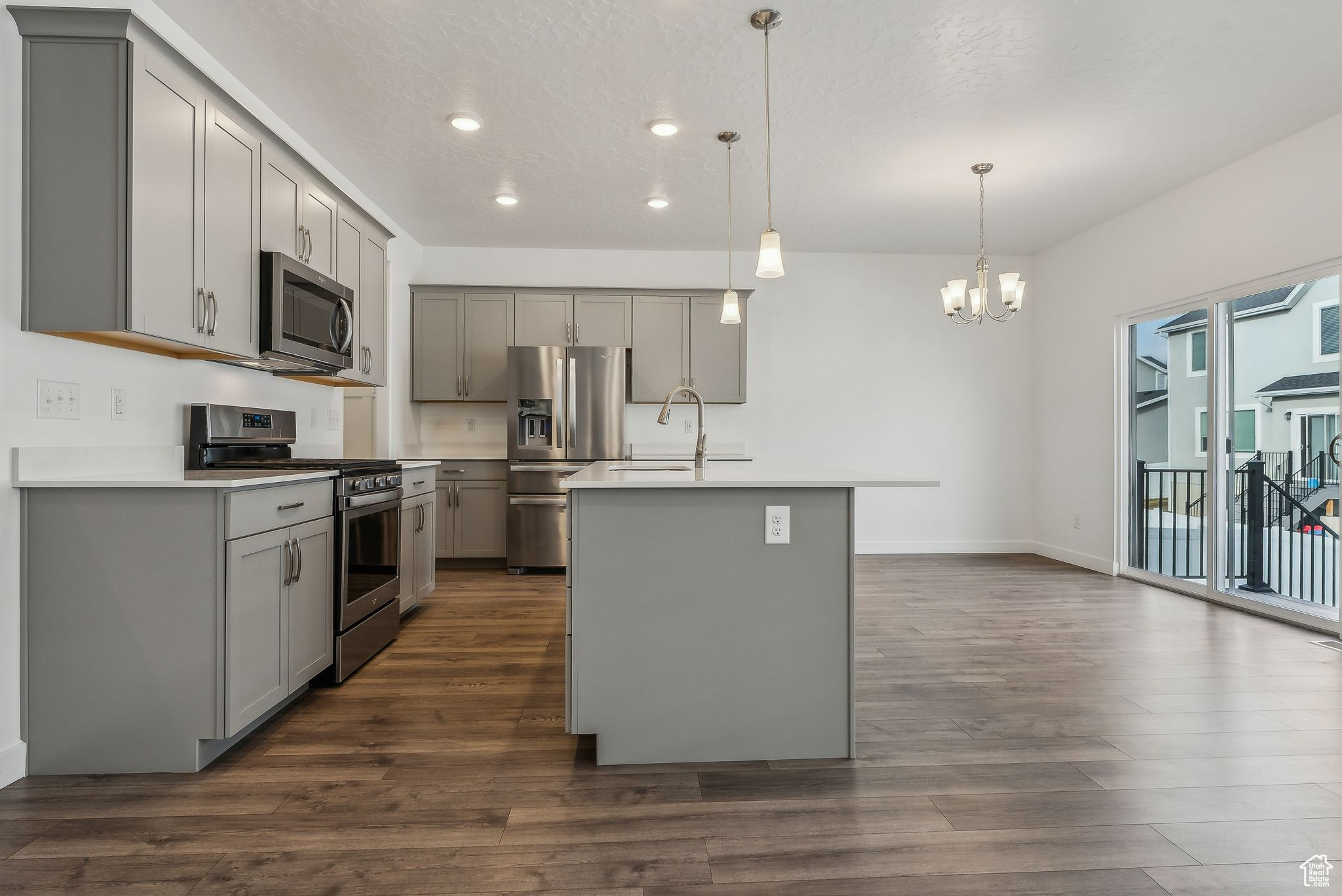 Syracuse, Utah 84075, United States, 3 Bedrooms Bedrooms, ,2 BathroomsBathrooms,Residential,Active,18406