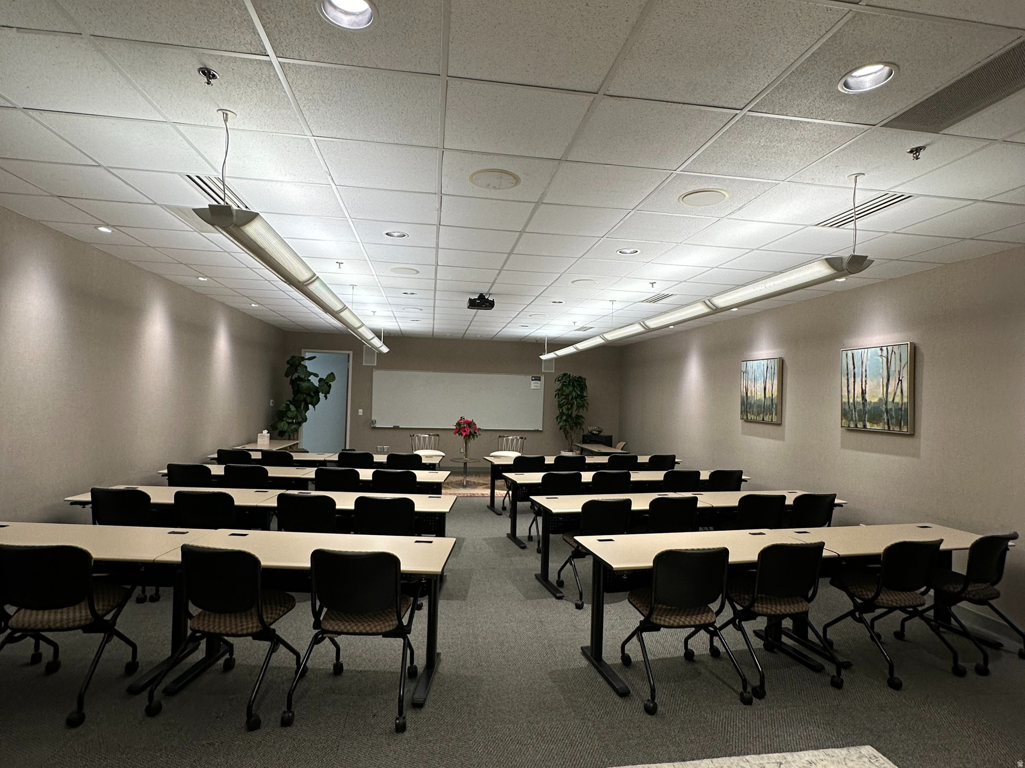 NOVELL BUSINESS PARK PUD - Commercial Lease