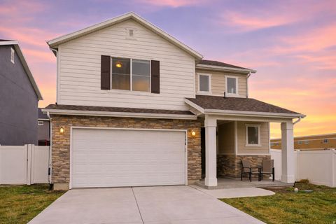 Photo of 2126 W LYDIA LN, Syracuse, UT 84075 (MLS # 2137876)