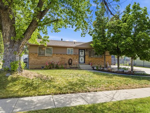 Photo of 769 N 825 W, Clearfield, UT 84015 (MLS # 2159506)