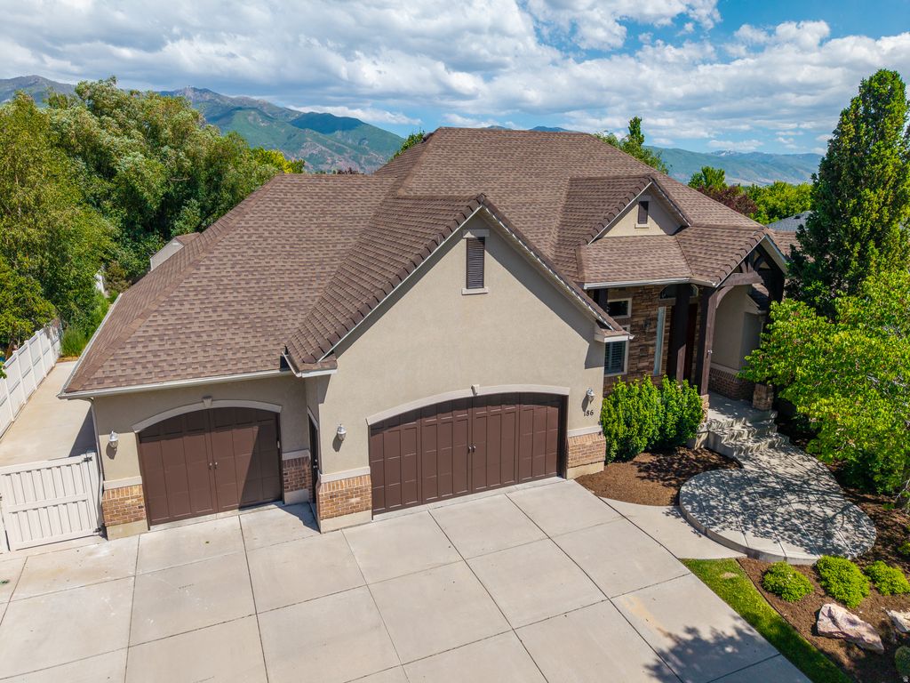 Photo of 186 N MOUNTAIN VISTAS RD, Kaysville, UT 84037 (MLS # 2161630)